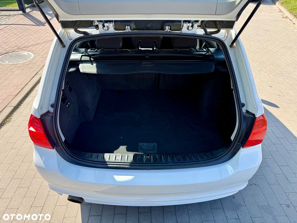 BMW Seria 3 320d xDrive DPF - 13