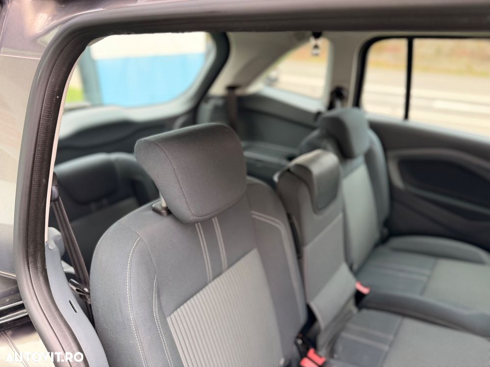 Ford Grand C-Max - 10