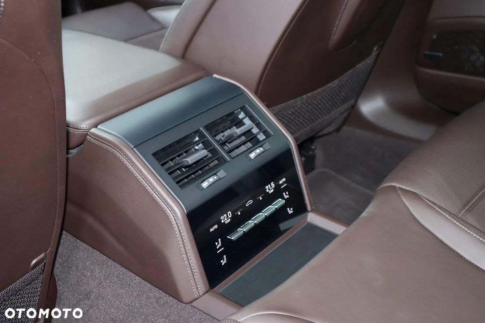 Porsche Panamera 4 E-Hybrid - 12