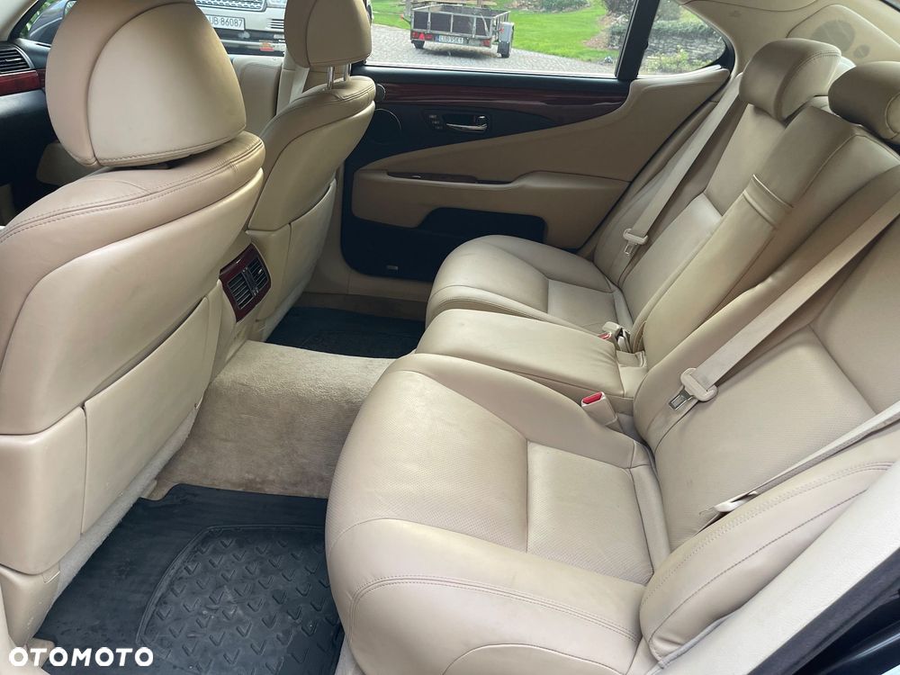 Lexus LS - 8