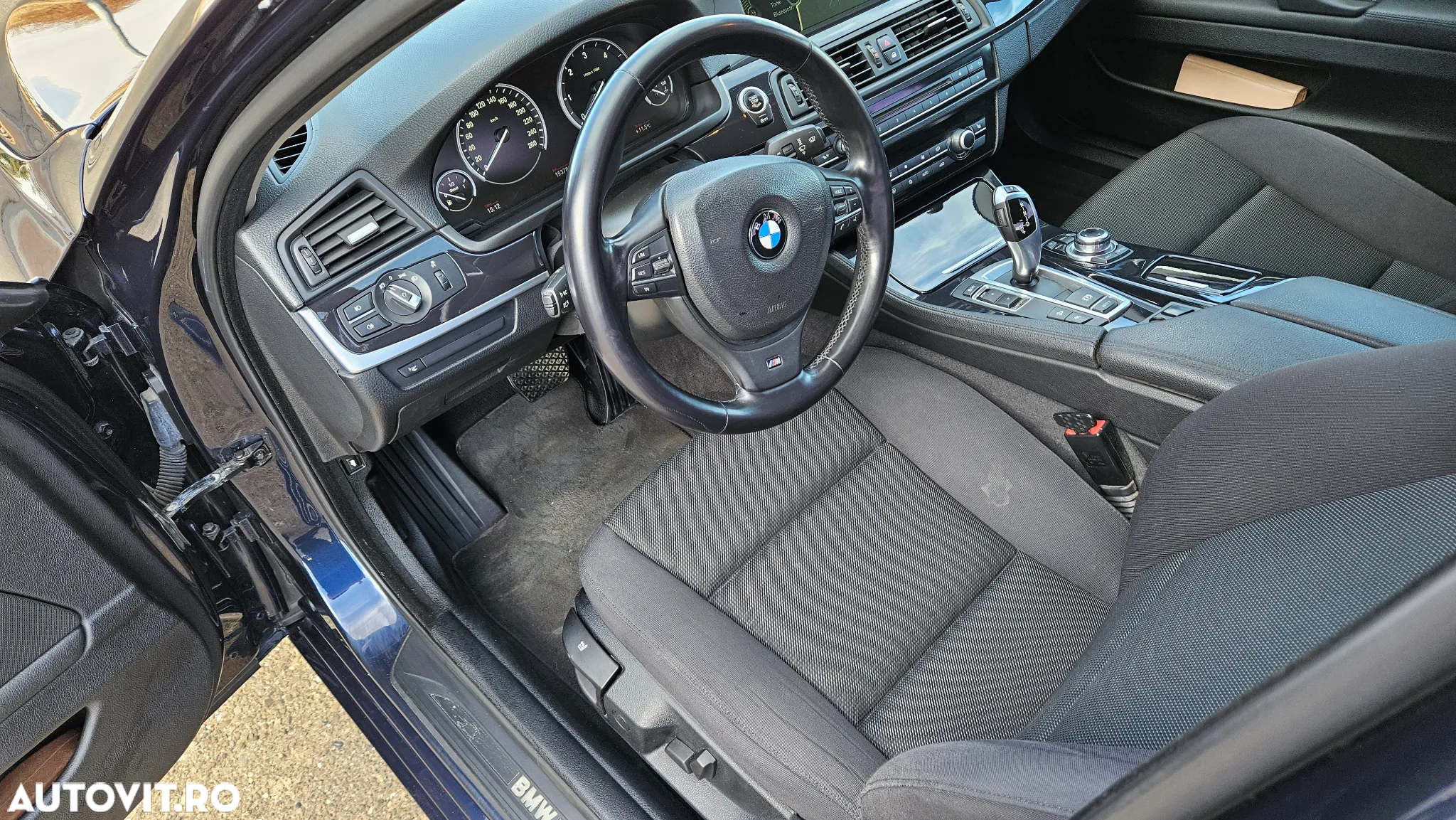 BMW Seria 5 525d xDrive - 12