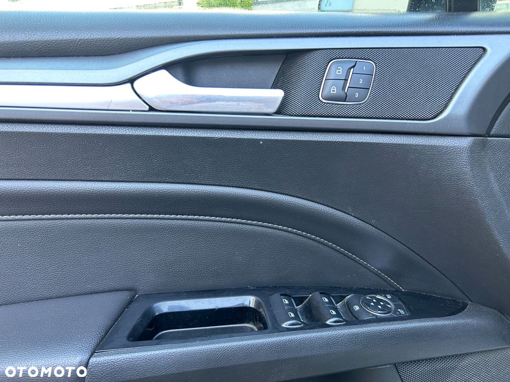 Ford Mondeo 2.0 Hybrid Titanium - 24