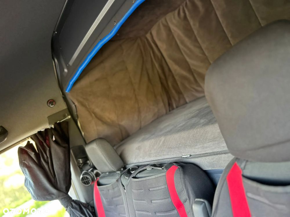 Mercedes-Benz Sprinter - 11