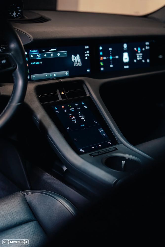 Porsche Taycan Sport Turismo - 29