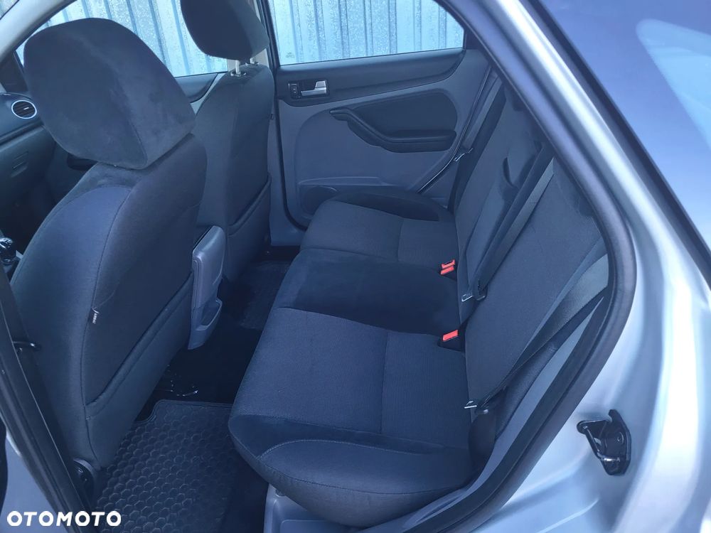 Ford Focus 1.6 Ghia - 14