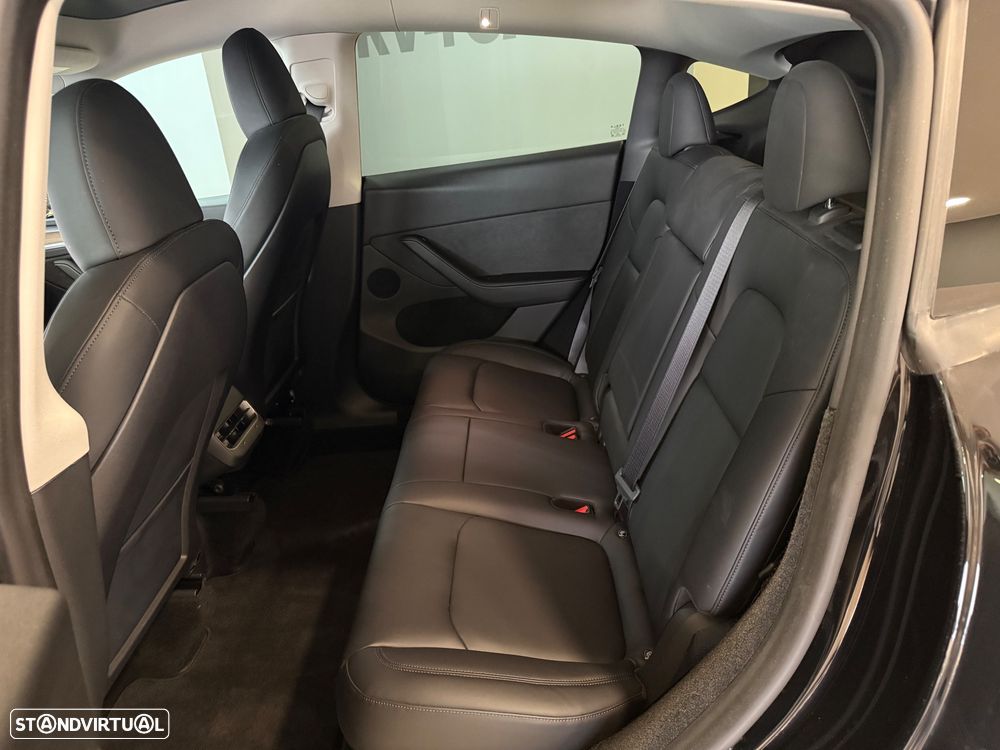 Tesla Model Y Performance Dual Motor AWD - 11