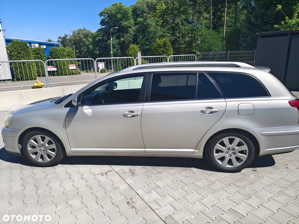 Toyota Avensis 1.8 VVT-i Sol - 1