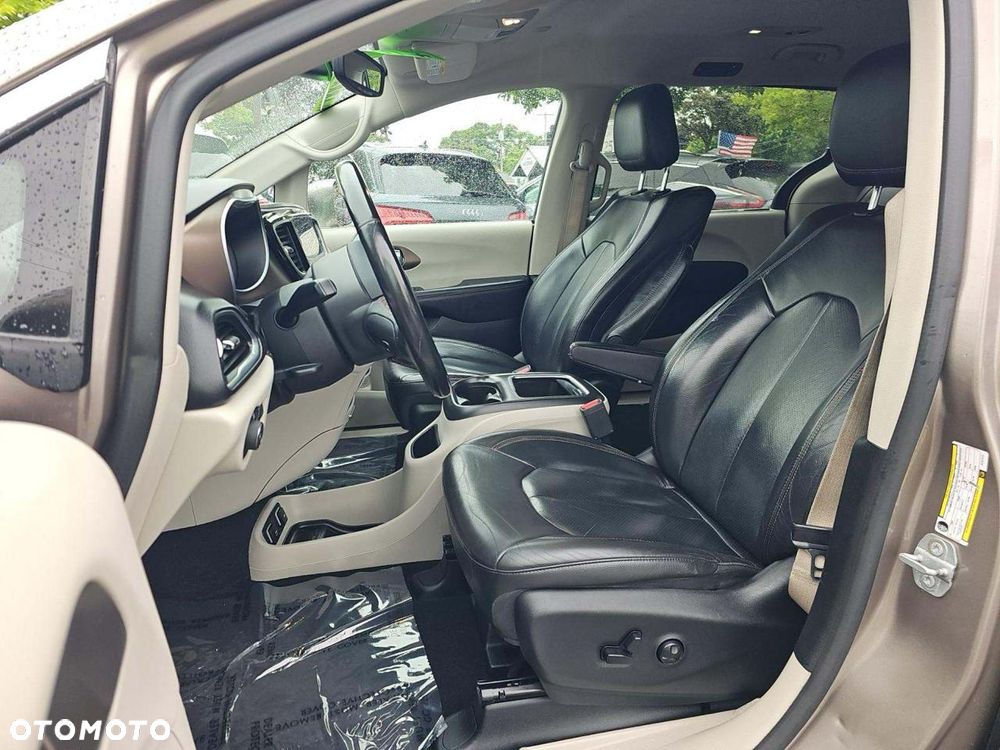 Chrysler Pacifica - 7