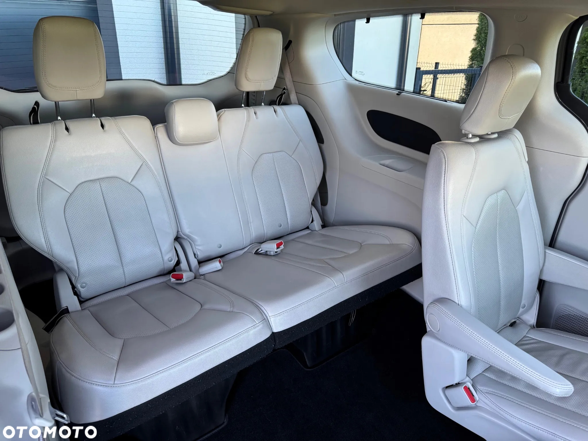 Chrysler Pacifica - 15
