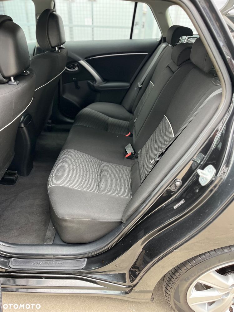 Toyota Avensis 1.6 Comfort - 26