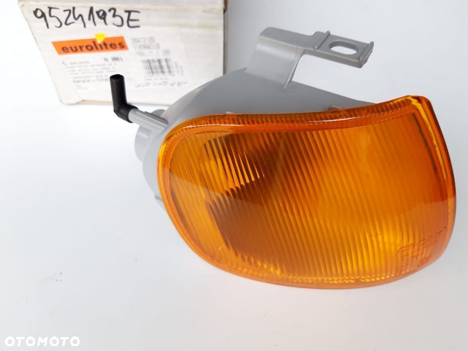 Kierunkowskaz MIGACZ PRZEDNI prawy  VW POLO CLASIC 95-01,Caddy 95- ,Seat Cordoba,Ibiza  93-02  ŻÓŁTY