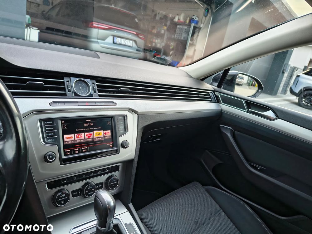 Volkswagen Passat - 11