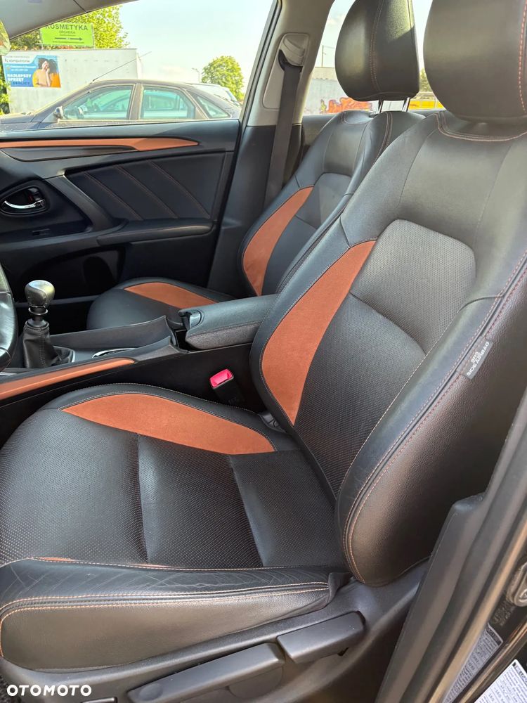 Toyota Avensis 2.0 D-4D Premium - 10