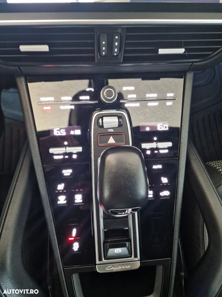 PORSCHE Cayenne 2020 — imagine 34