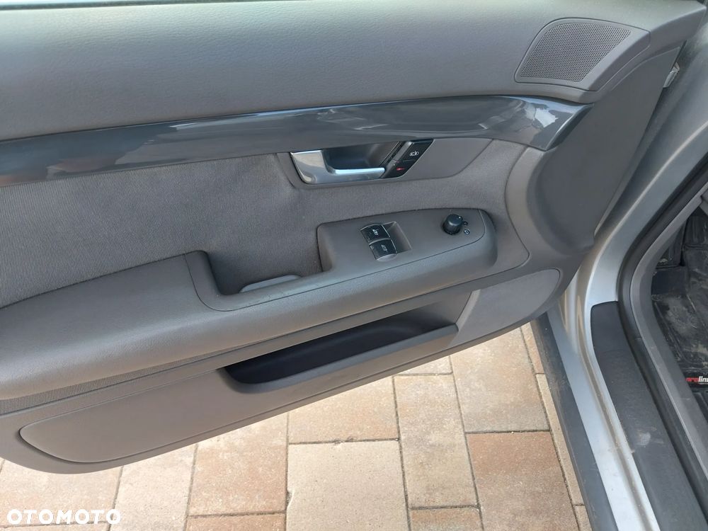Audi A4 Limousine - 12