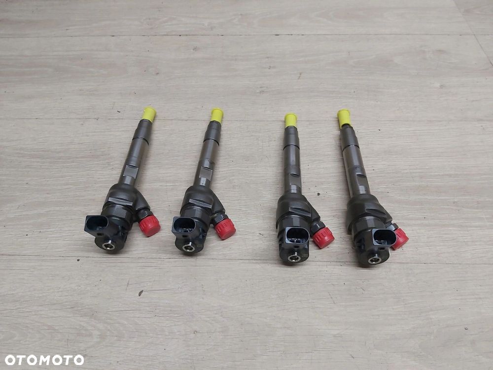 BMW F20 F21 Mini Toyota Verso Avensis T27 Rav4 WTRYSK PALIWA 0445110613 - 2