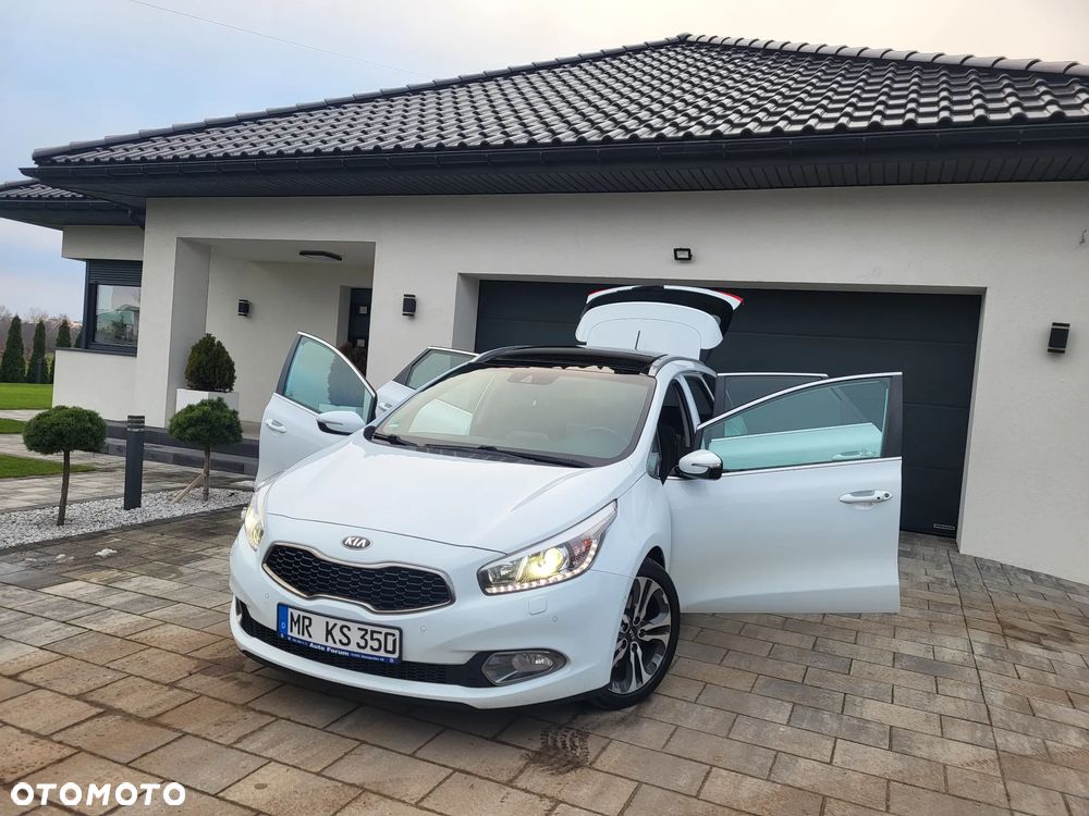 Kia Ceed 1.6 CRDi 128 Platinum Edition - 30