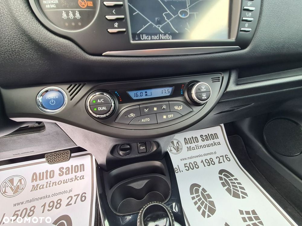 Toyota Yaris Hybrid 100 Premium - 19