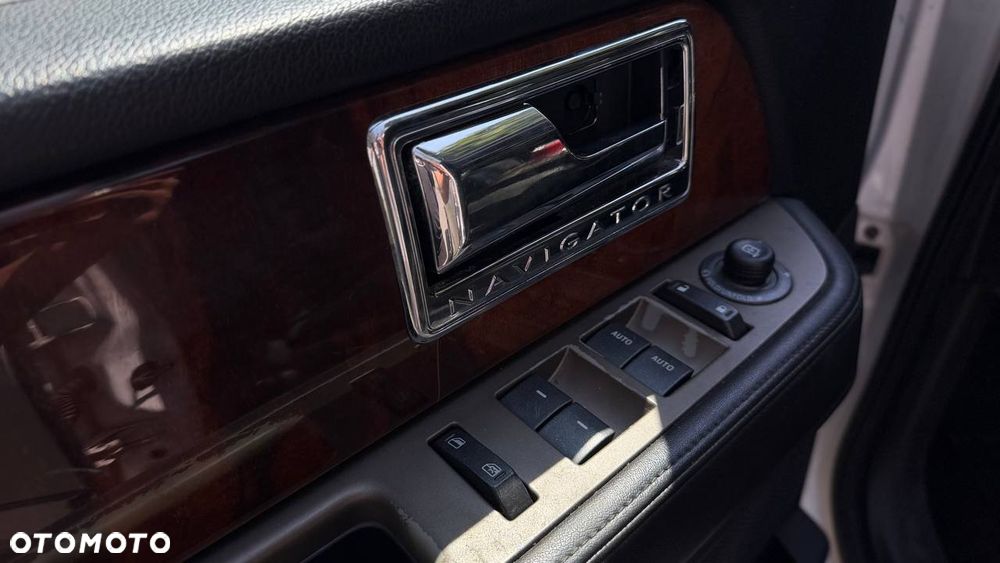 Lincoln Navigator 5.4 4x2 - 13