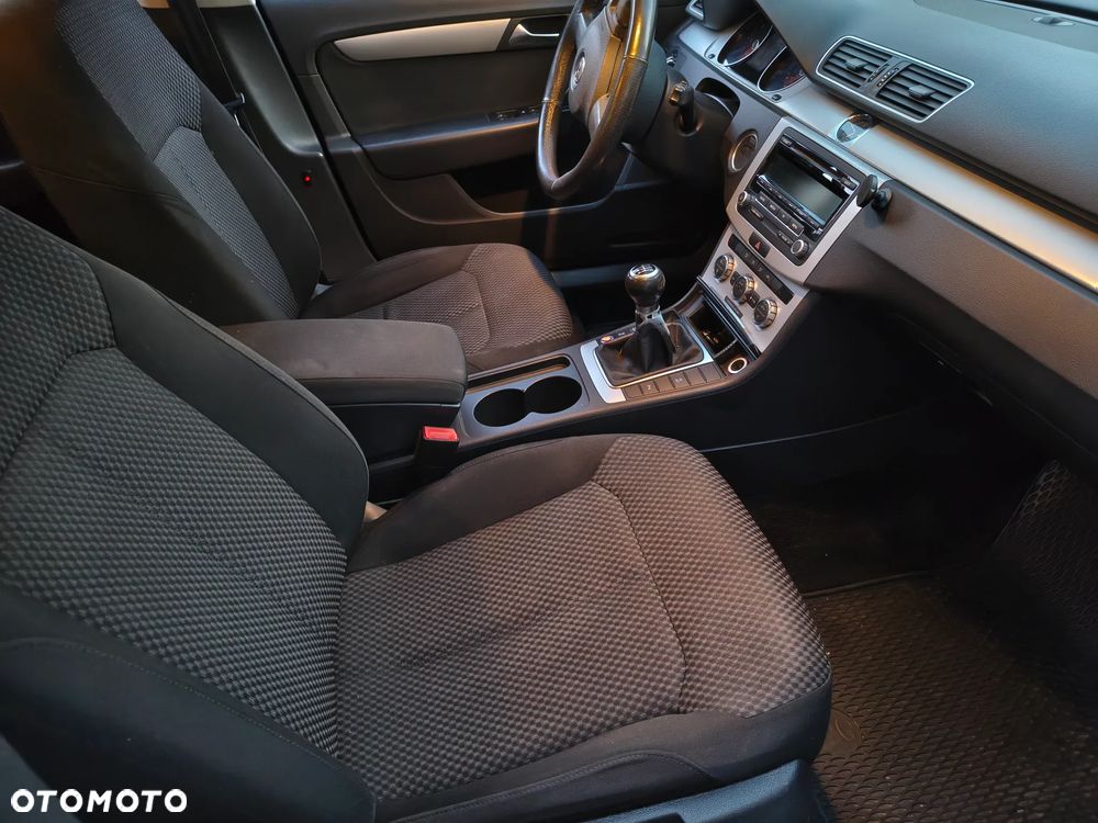Volkswagen Passat 2.0 TDI Trendline - 18