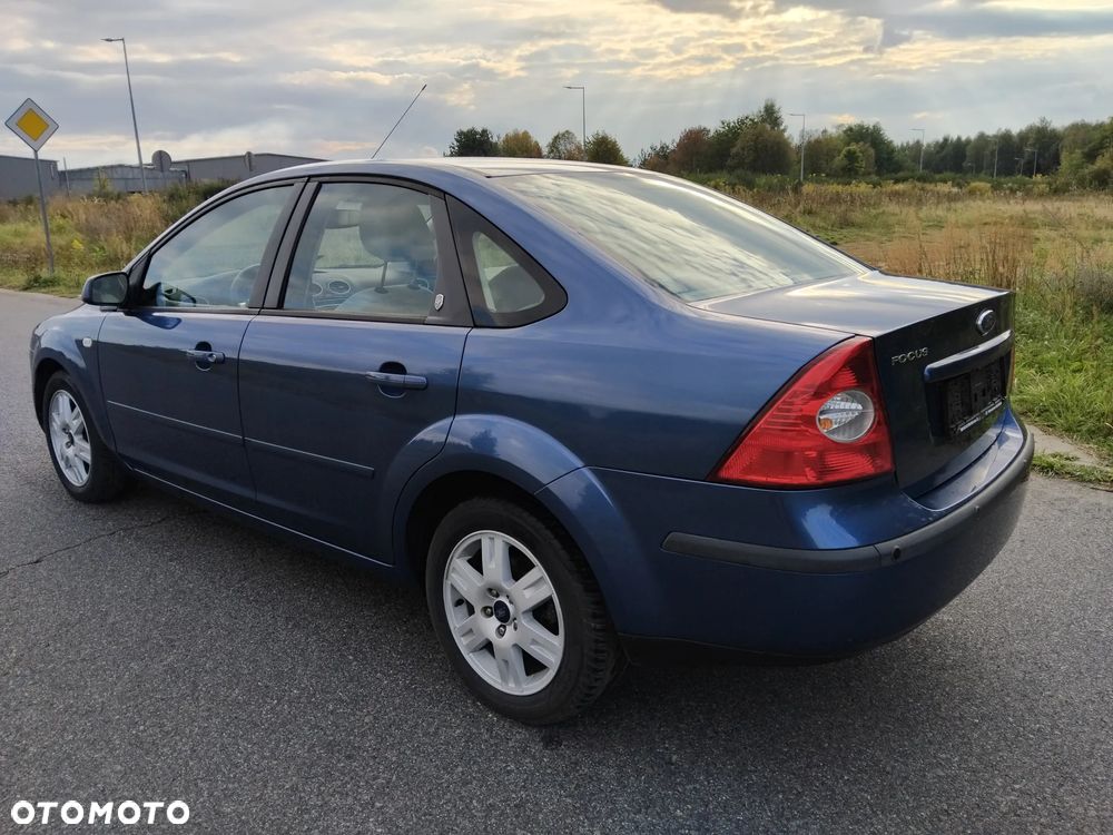 Ford Focus 1.6 Ghia - 9