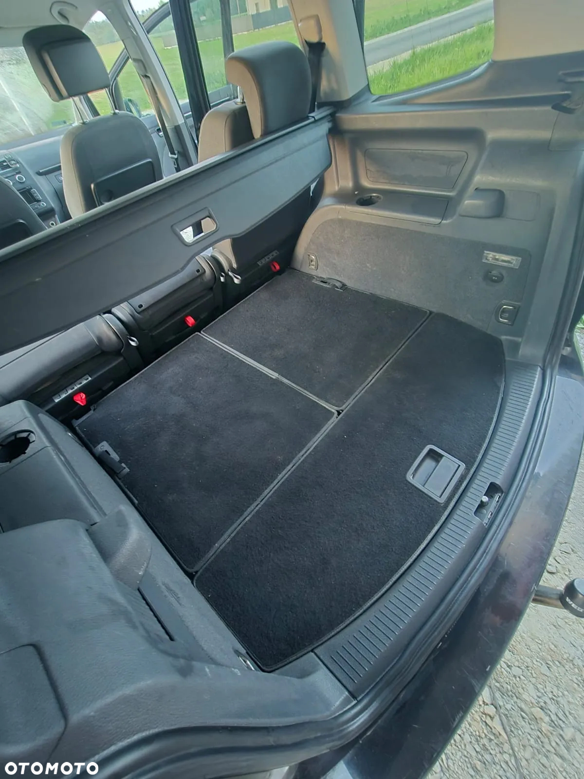 Volkswagen Touran 2.0 TDI DPF Highline - 19
