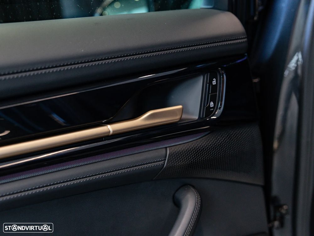 Porsche Panamera 4 E-Hybrid - 32