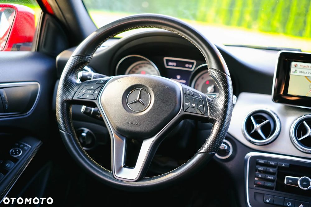 Mercedes-Benz GLA 200 7G-DCT Urban - 22