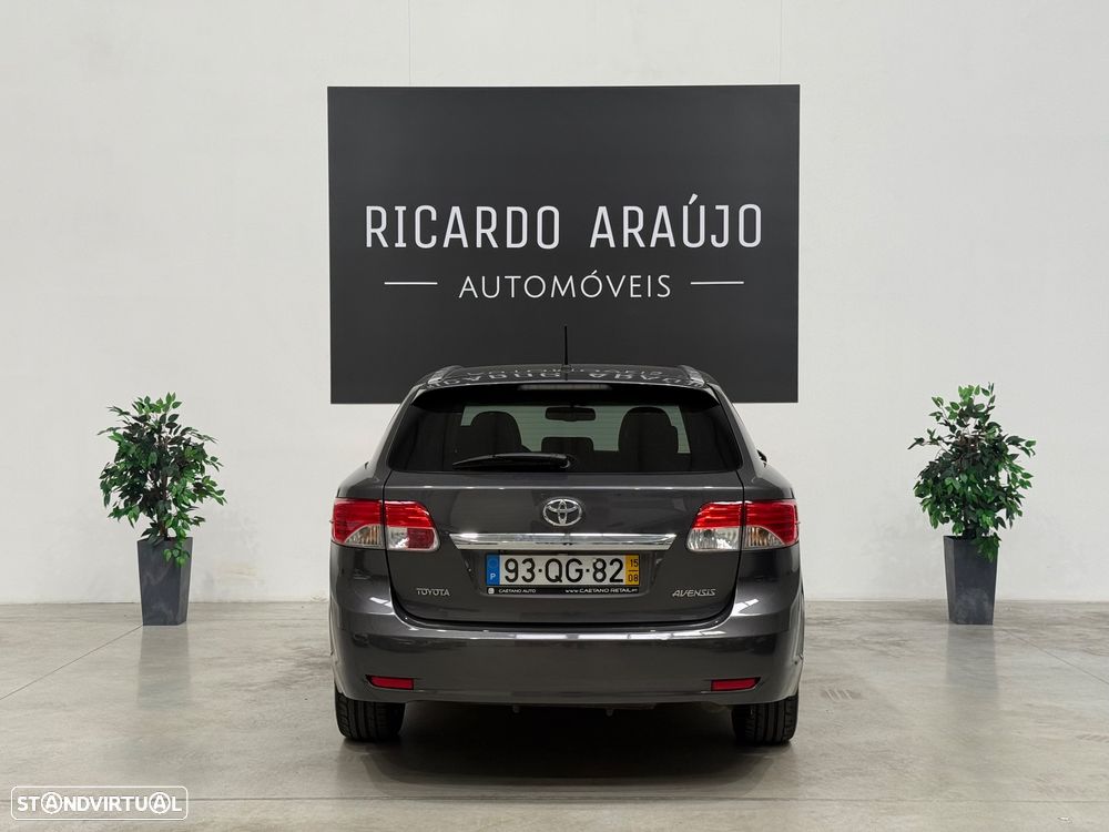 Toyota Avensis SW 2.0 D-4D Luxury - 25