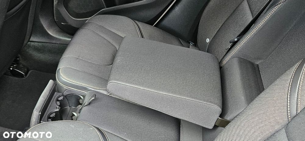 Volvo V40 Cross Country - 7