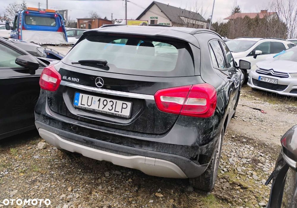 Mercedes-Benz GLA - 4