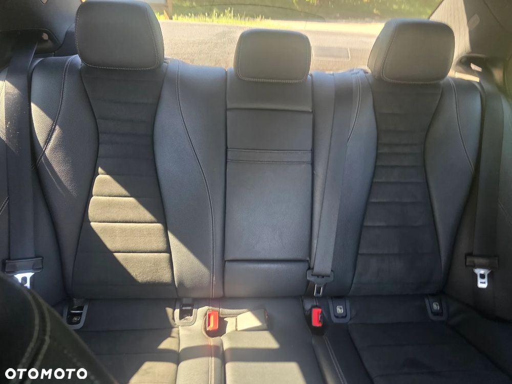 Mercedes-Benz Klasa E 200 4-Matic 9G-TRONIC - 11