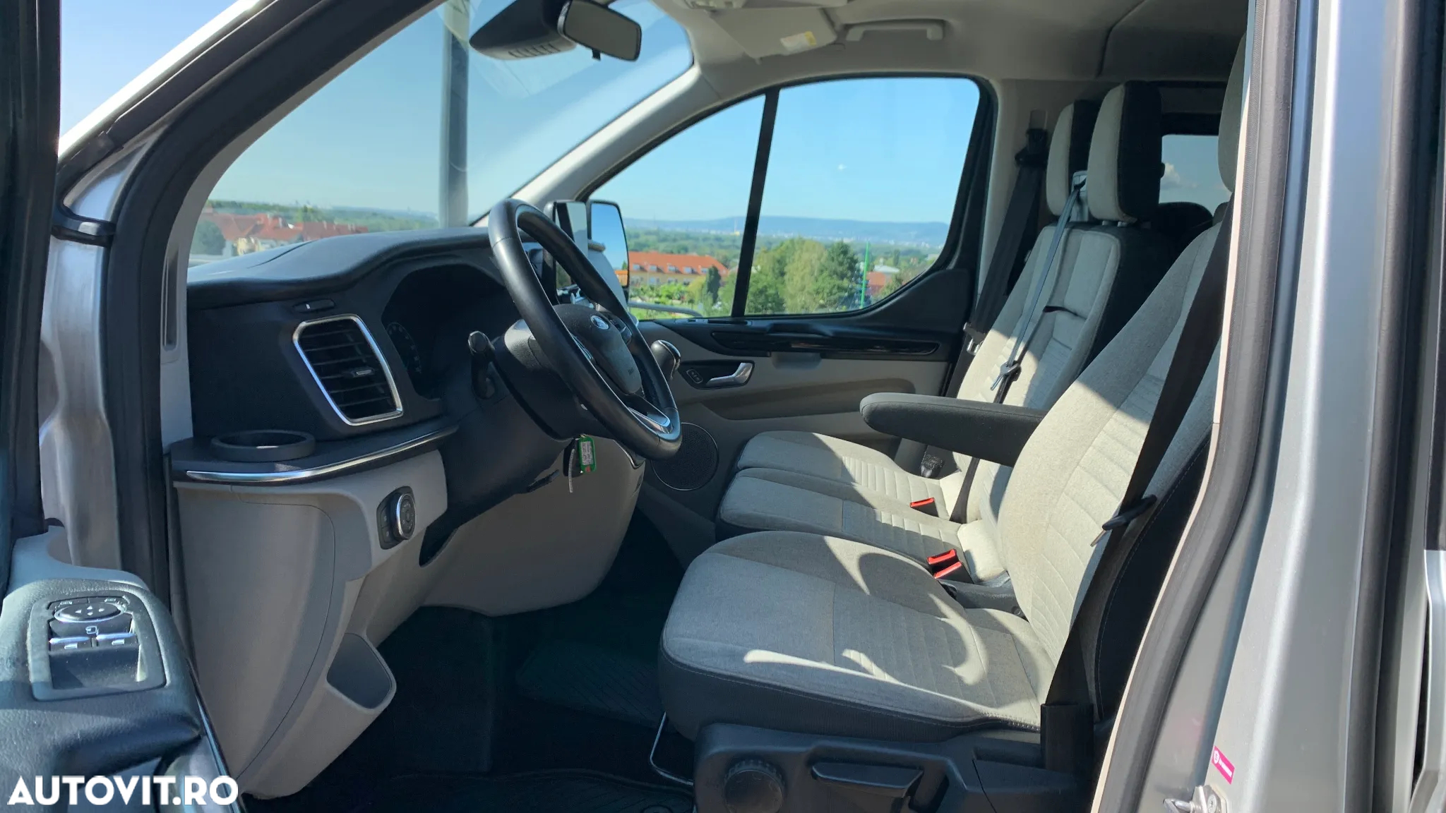 Ford Tourneo Custom Bus 320 2.0 EcoBlue 150 CP L2H1 Titanium X - 13