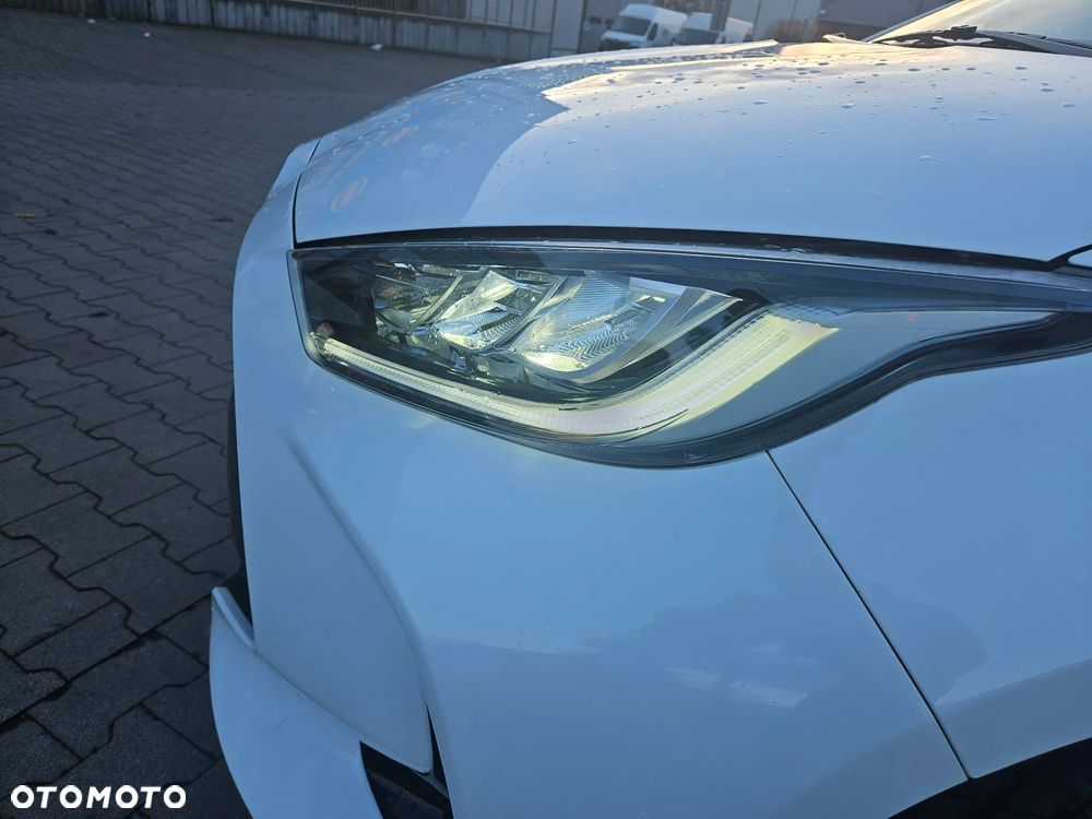 Toyota Yaris Hybrid 100 Dynamic - 6