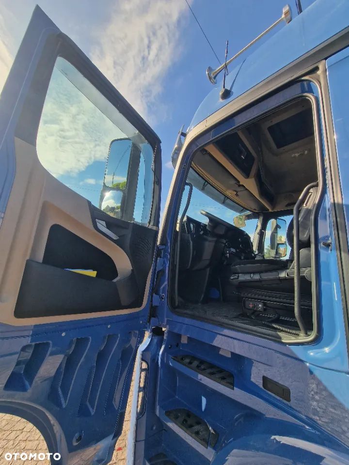 Mercedes-Benz ACTROS - 16
