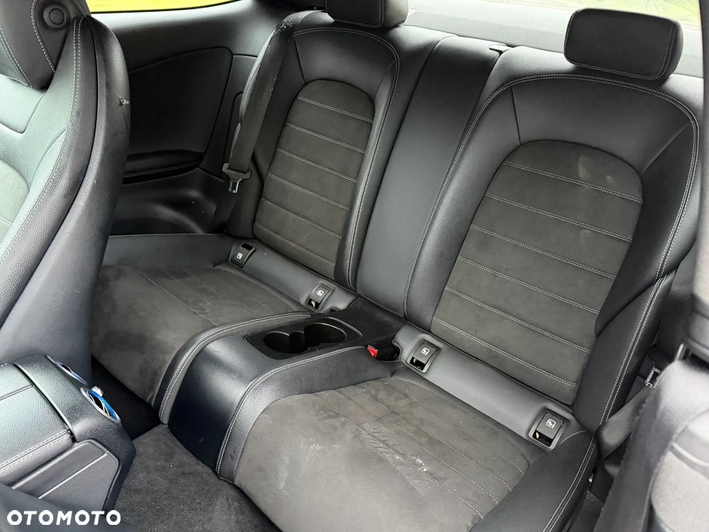 Mercedes-Benz Klasa C 200 9G-TRONIC AMG Line - 22