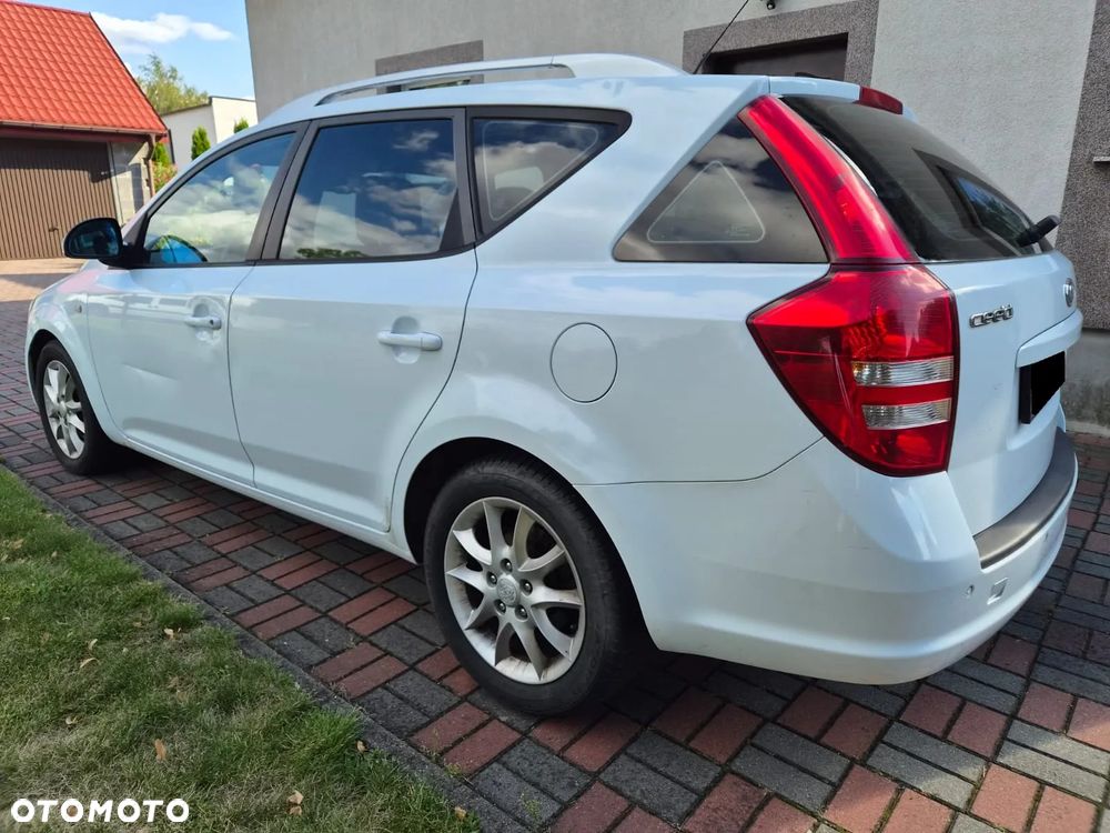 Kia Ceed 2.0 crdi Comfort + - 5