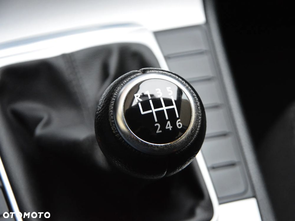 Volkswagen Passat - 15
