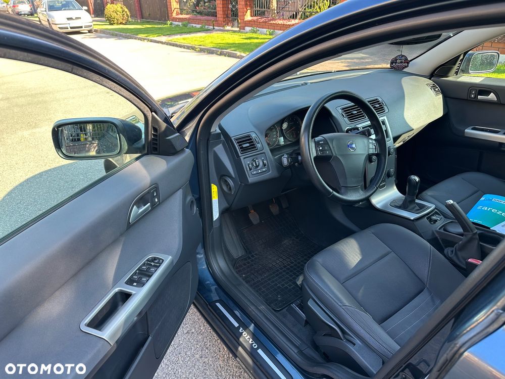 Volvo V50 2.4i Momentum - 16