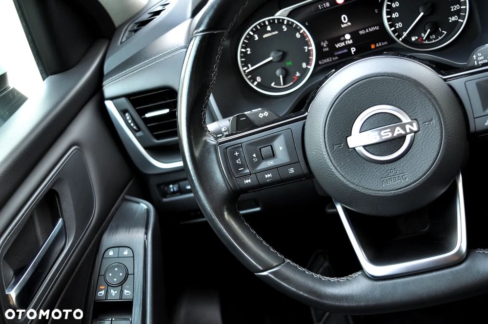 Nissan Qashqai 1.3 DIG-T N-Connecta DCT - 25