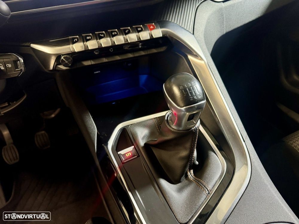 Peugeot 3008 1.2 PureTech Active Pack - 16