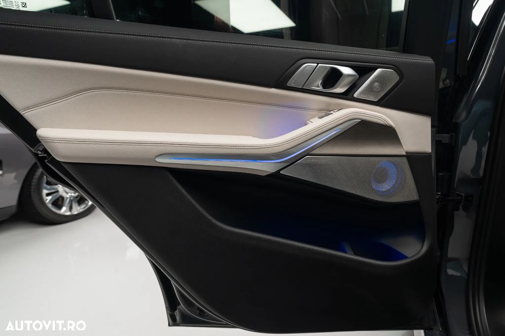 BMW X7 M60i xDrive AT MHEV - 33