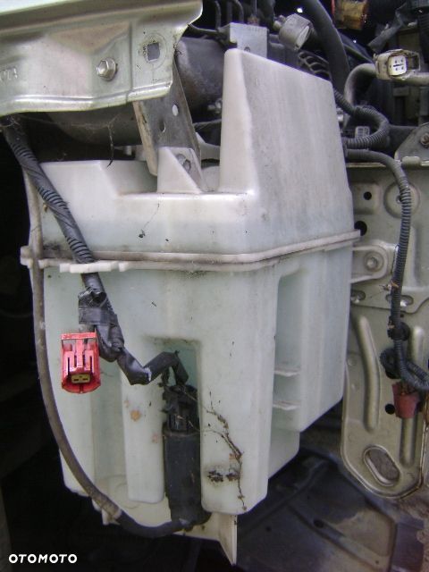 ZBIORNICZEK SPRYSKIWACZY TOYOTA COROLLA E12 SEDAN - 1