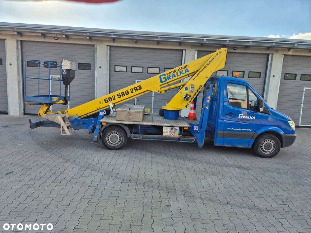 Mercedes-Benz Sprinter - 1