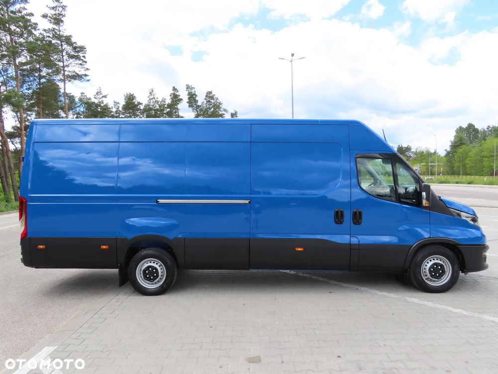 Iveco Daily 35S18 3.0 HPI 180 KM POWER Furgon Blaszak XXL 4.70 CM MAXI LONG Wysokość H2 1900 mm WZMACNIANE ZAWIESZENIE 970 Kg Ładowność HAK 3500 Kg Rozstaw Osi 4100 mm DMC 3500 Kg, WZMACNIANY Stan JAK NOWY OKAZJA DOSTEPNY I GOTOWY - 4