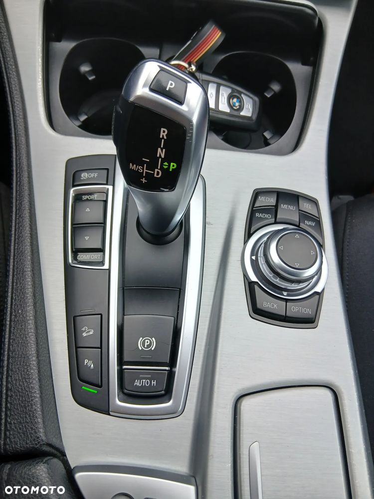 BMW Seria 5 528i xDrive - 25