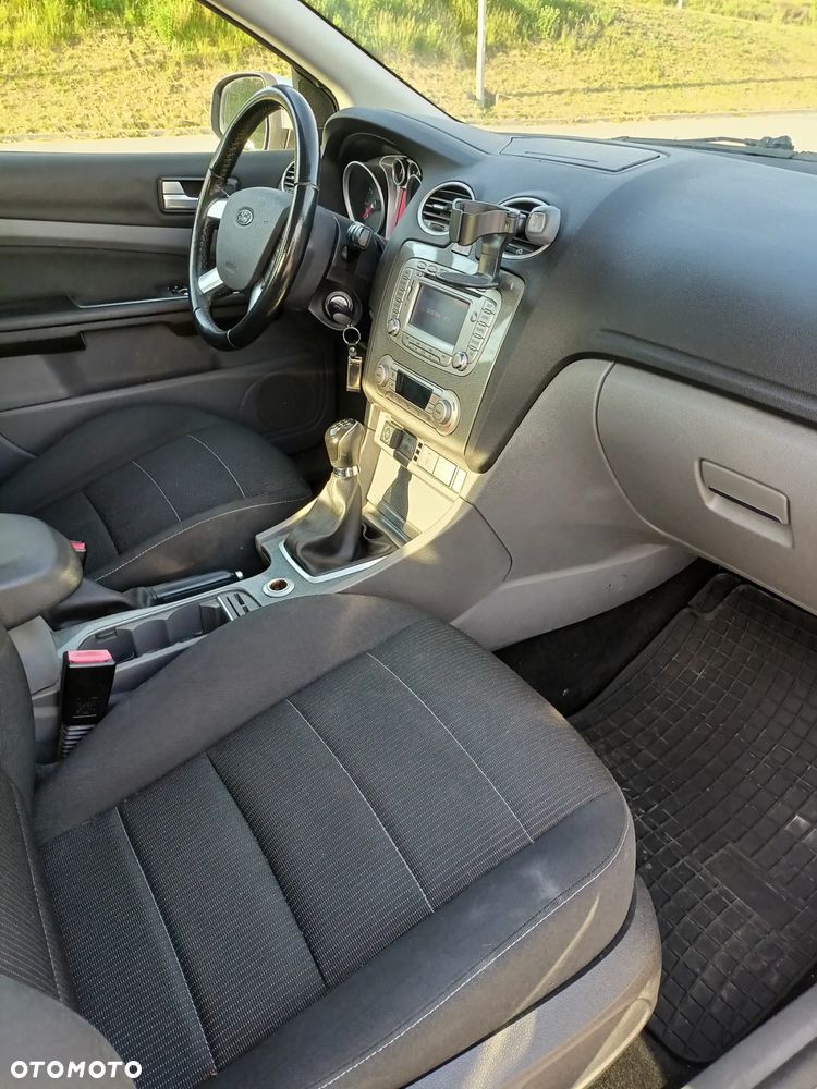Ford Focus 1.8 FF Ghia - 11
