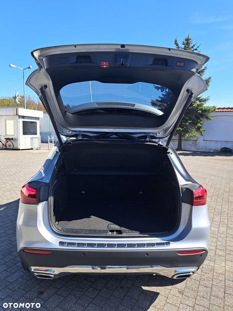 Mercedes-Benz GLA 180 d - 11