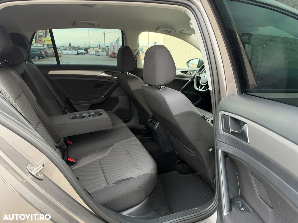 Volkswagen Golf - 27