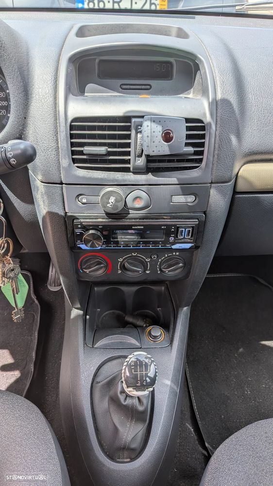 Renault Clio 1.2 16V Confort - 4